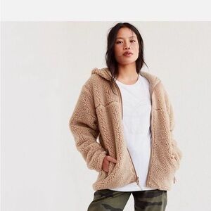 TNA Swann Oversized Tan Sherpa Zipup XXS